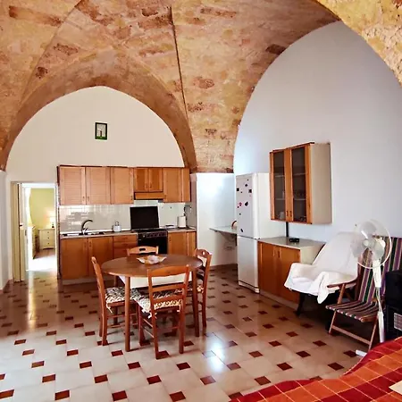 Casa Ottavio - A 100 Metri Dal Centro Storico E Vicina Al Mare בית נופש Tiggiano